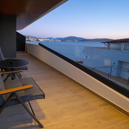 Yacht Premium Hotel ซารานเดอ ภายนอก รูปภาพ