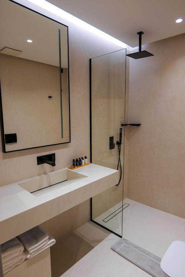 Yacht Premium Hotel ซารานเดอ ภายนอก รูปภาพ
