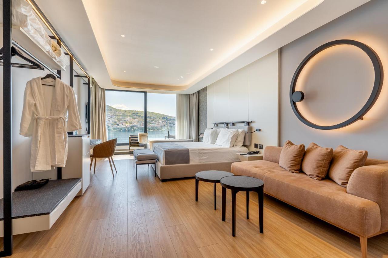 Yacht Premium Hotel ซารานเดอ ภายนอก รูปภาพ