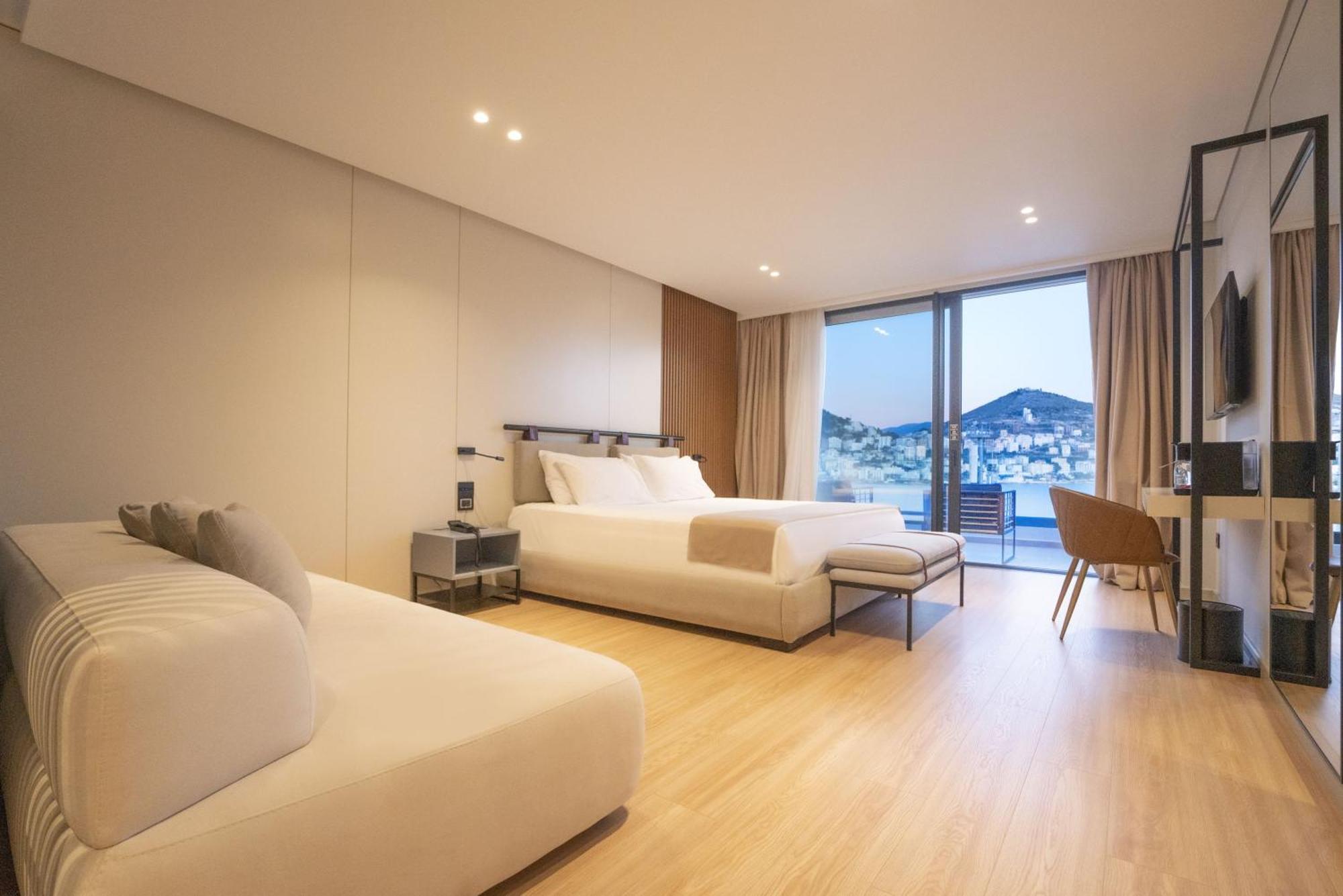 Yacht Premium Hotel ซารานเดอ ภายนอก รูปภาพ