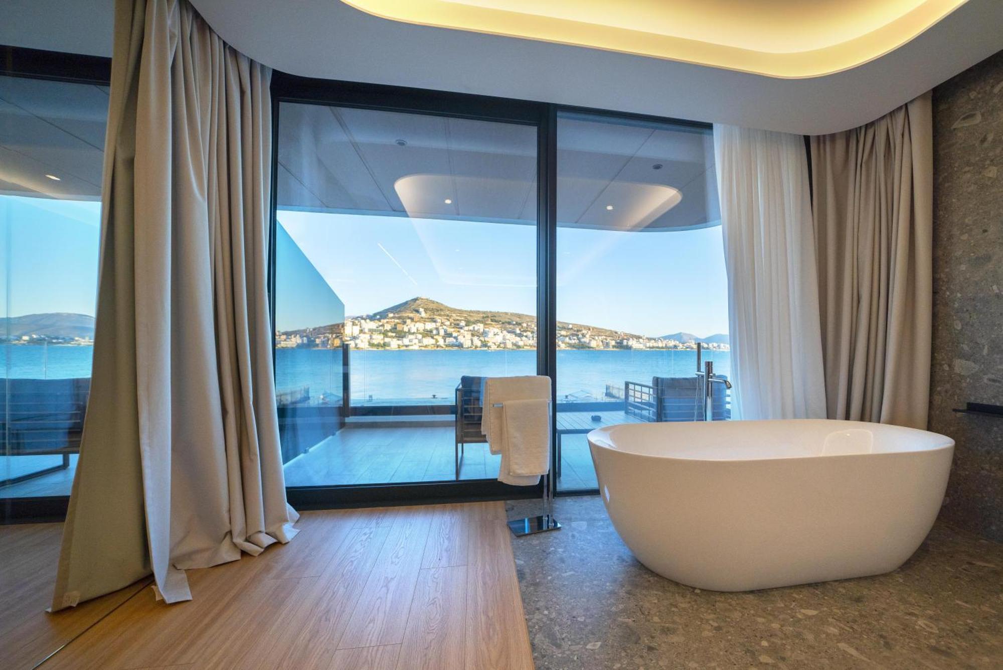 Yacht Premium Hotel ซารานเดอ ภายนอก รูปภาพ
