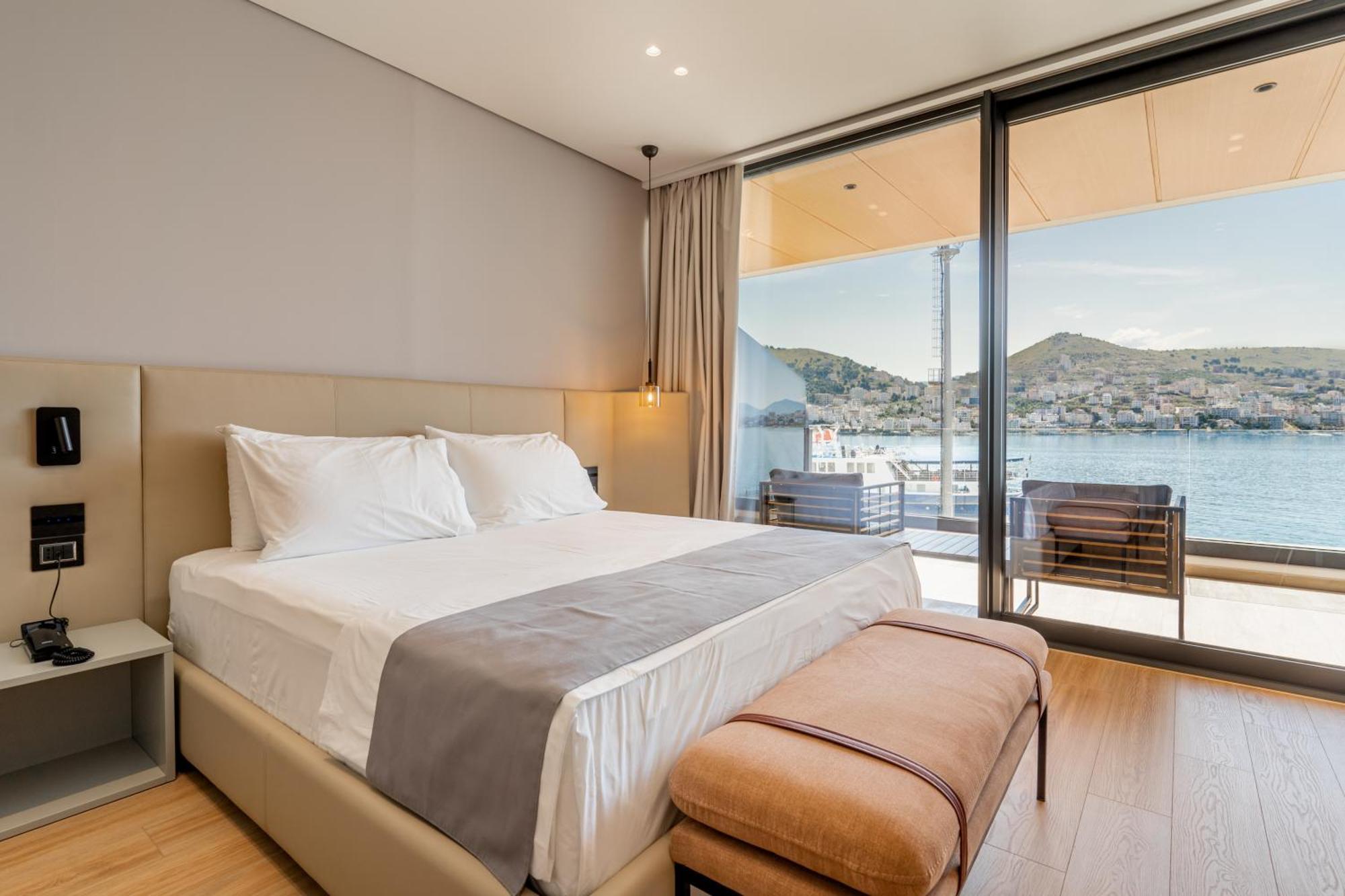 Yacht Premium Hotel ซารานเดอ ภายนอก รูปภาพ