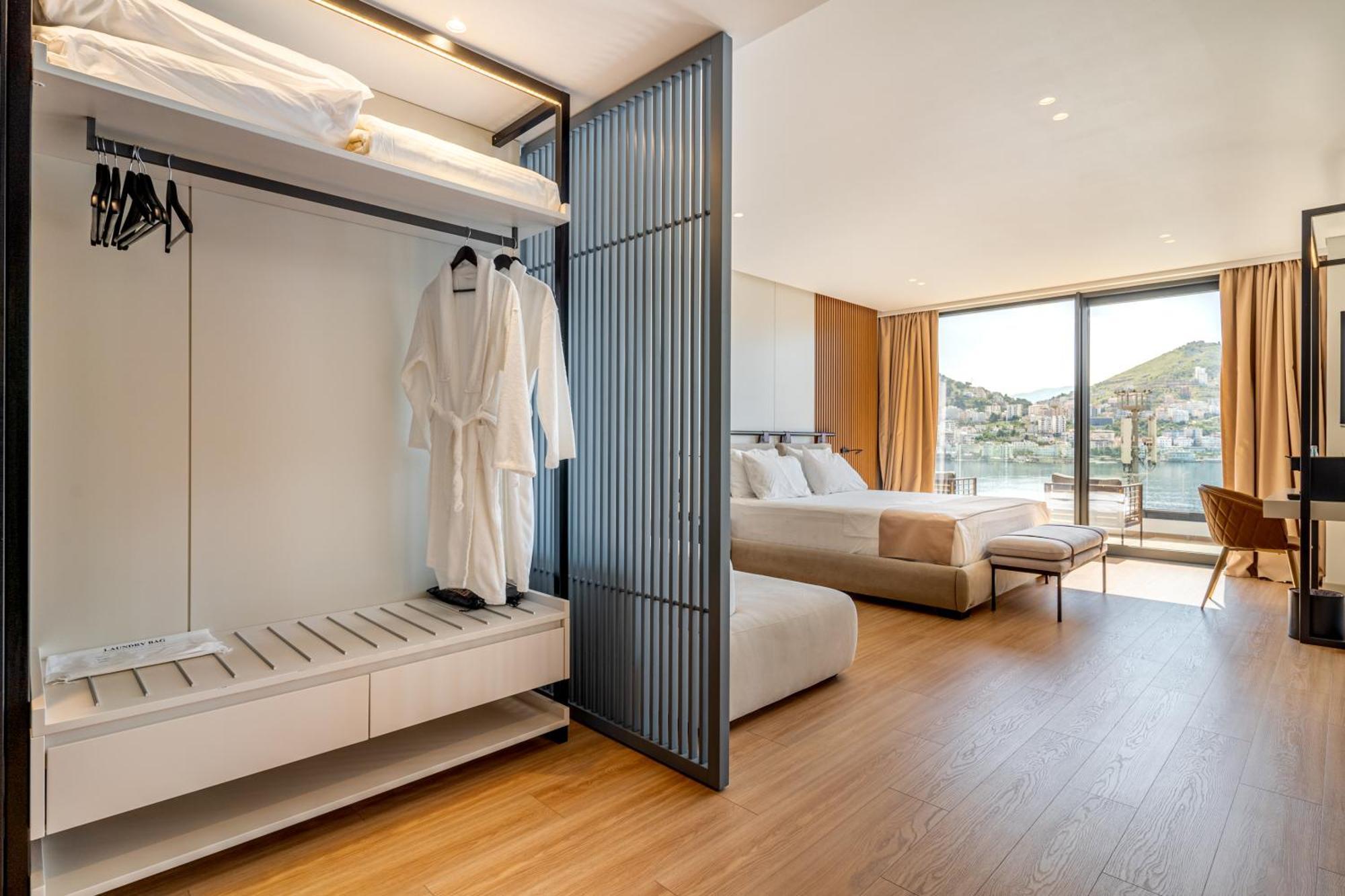 Yacht Premium Hotel ซารานเดอ ภายนอก รูปภาพ