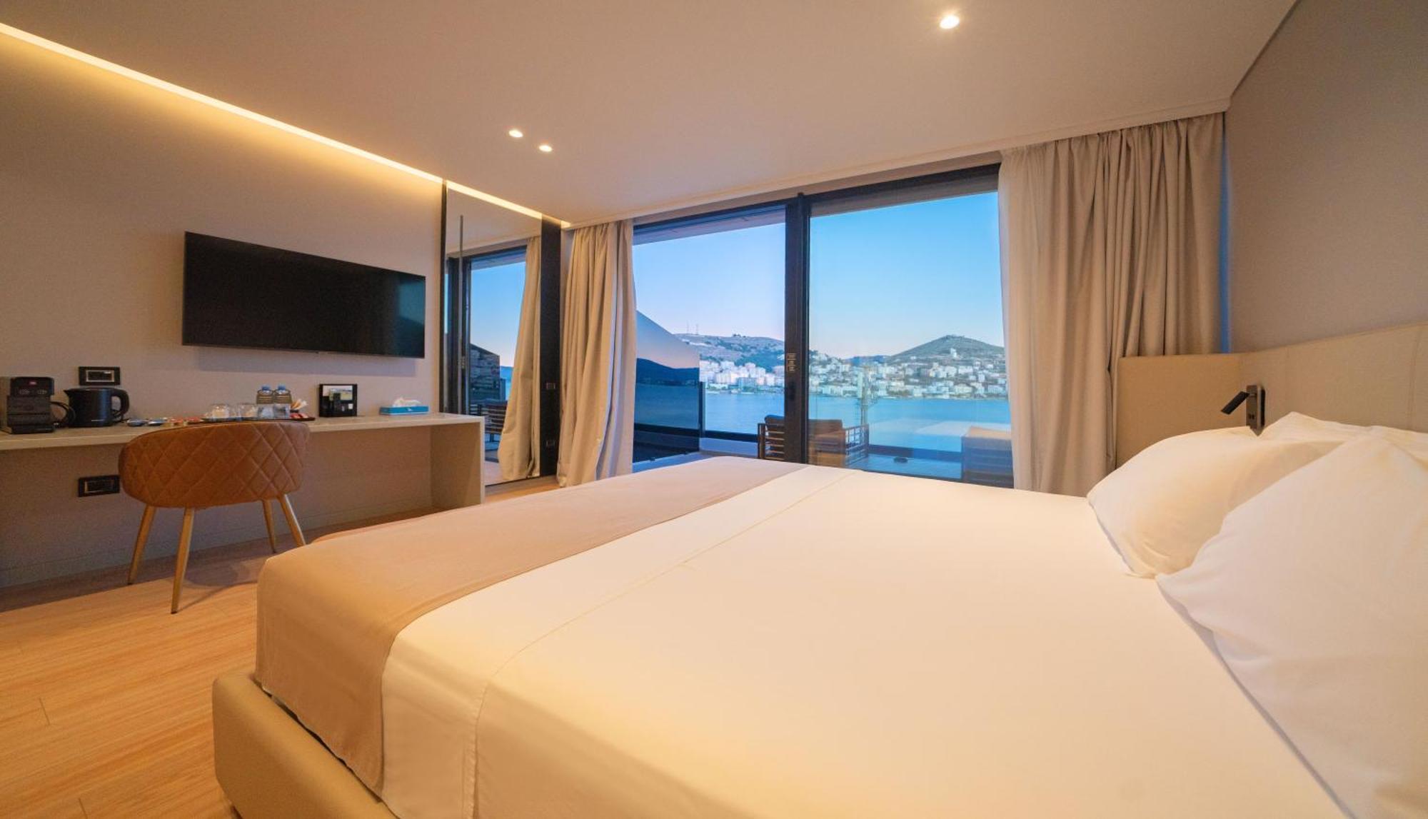 Yacht Premium Hotel ซารานเดอ ภายนอก รูปภาพ