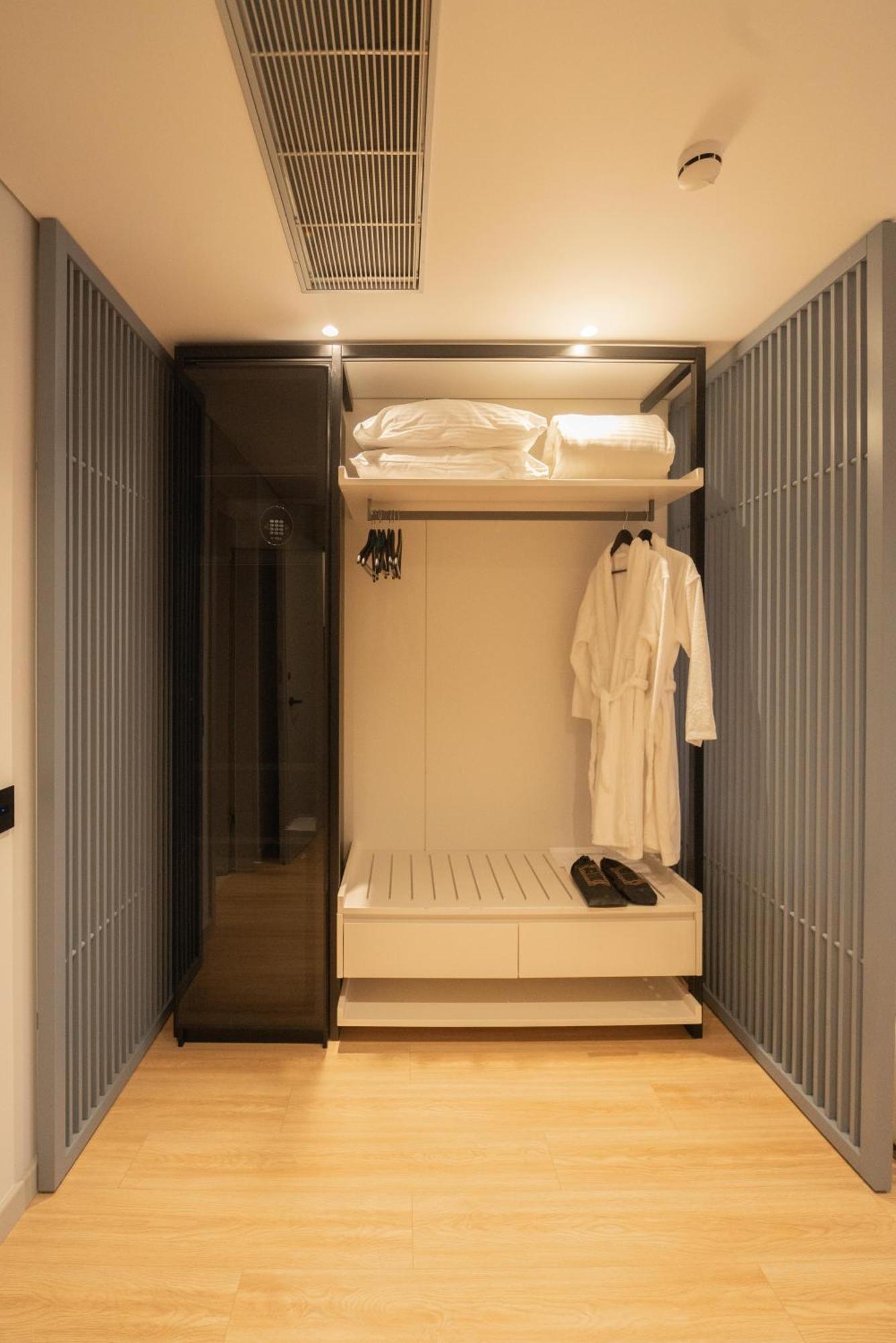 Yacht Premium Hotel ซารานเดอ ภายนอก รูปภาพ